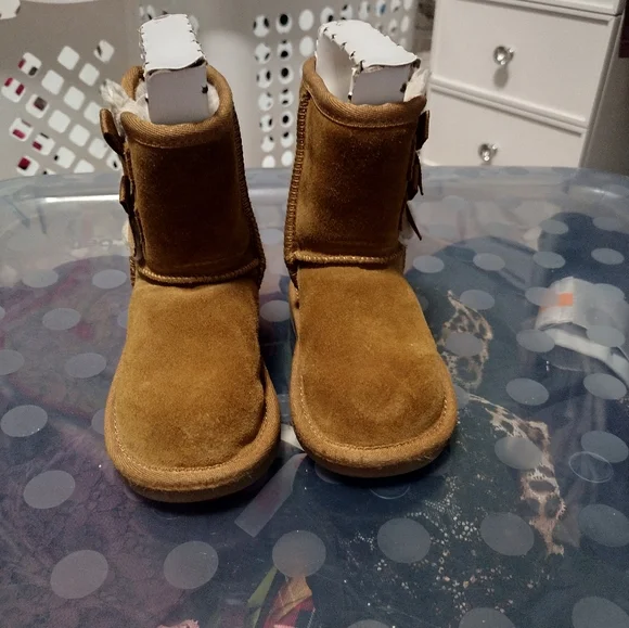 Toddler size 6 Koolaburra Victoria short boot - Picture 5 of 7